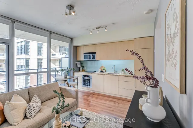 Additional image 6 of 478 King St Unit 616