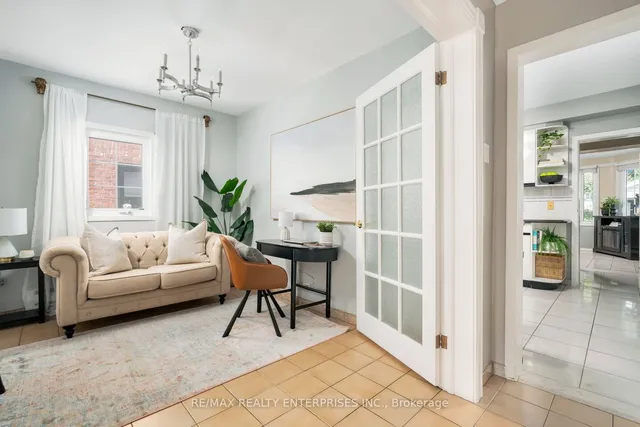 Additional image 11 of 168 Dunraven Dr