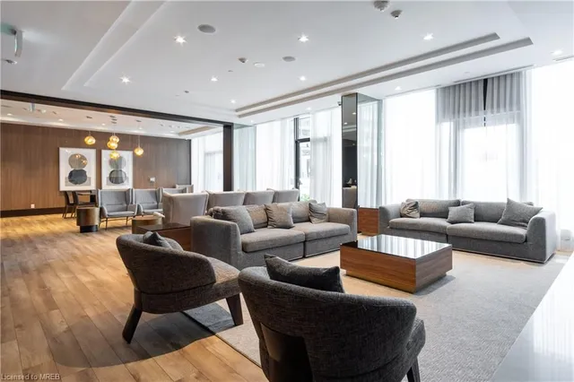 Additional image 33 of 4208 Dundas Street West Unit 315