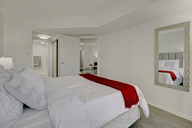 Additional image 12 of 1001 Bay St Unit 519