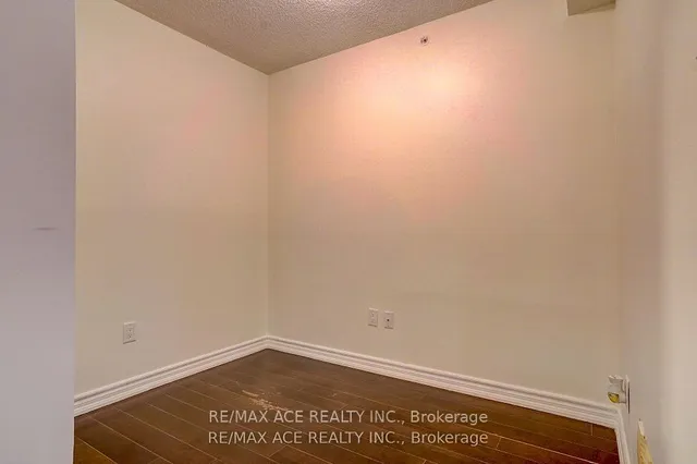 Additional image 3 of 386 Yonge St Unit 702
