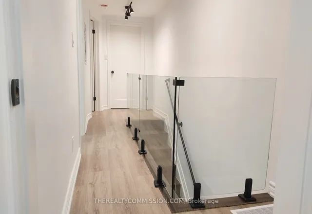 Additional image 15 of 613 Dufferin St