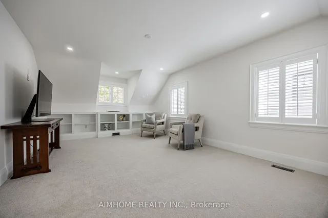 Additional image 25 of 29 Rosedale Heights Dr