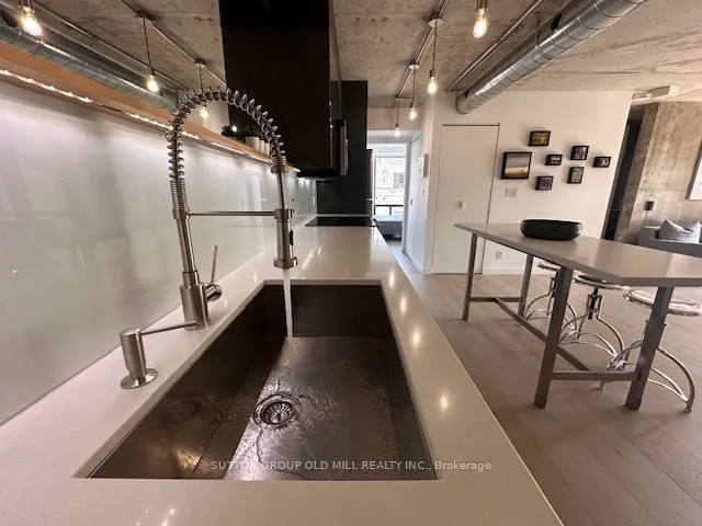 Additional image 13 of 456 College St Unit 211