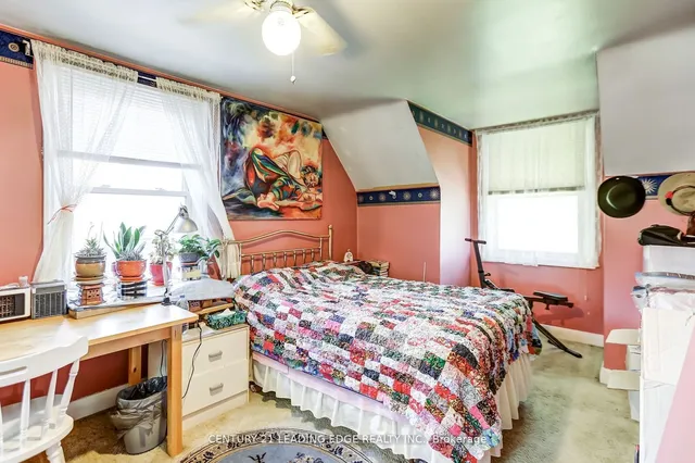 Additional image 18 of 19 Royaleigh Ave