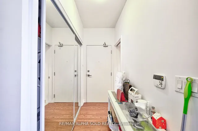 Additional image 8 of 12 York St Unit 707
