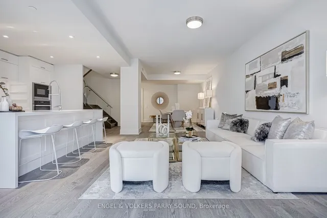 Additional image 10 of 118 Merchants' Wharf Unit 104