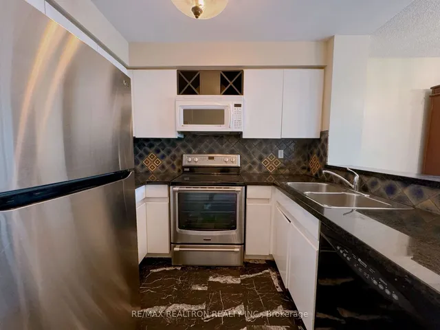 Additional image 6 of 942 Yonge St Unit 909