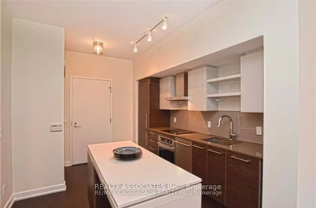 Additional image 8 of 1030 King St Unit 466