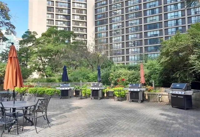 Additional image 28 of 33 Harbour Sq Unit 2037