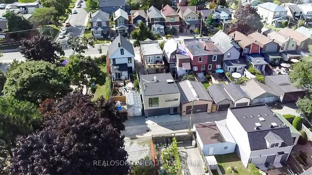 Additional image 30 of 27 Chisholm Ave