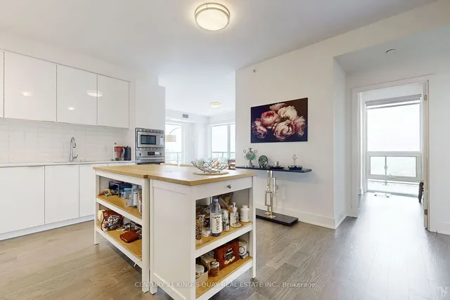 Additional image 14 of 955 Bay St Unit 3503