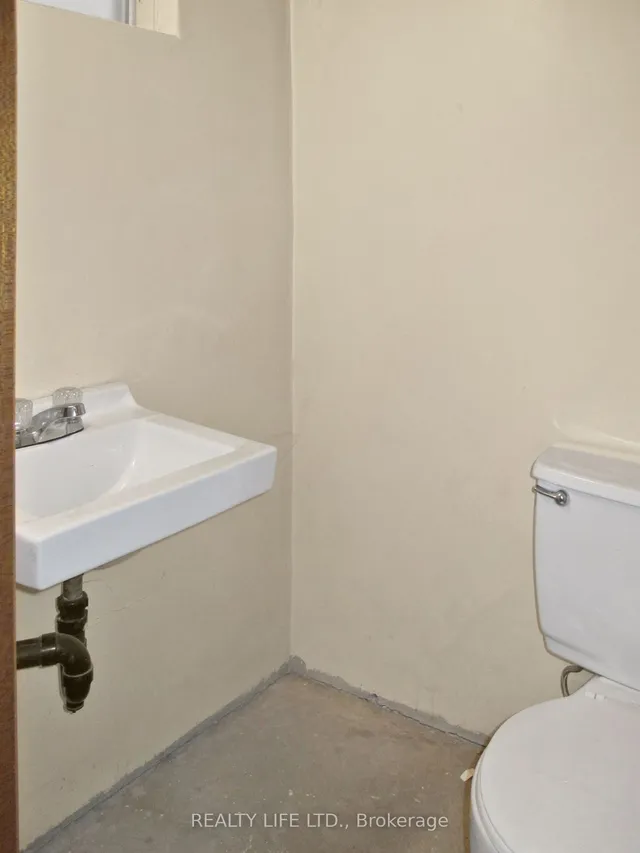 Additional image 25 of 61 Cameron Ave