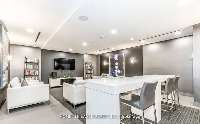 Additional image 23 of 51 East Liberty St Unit 706