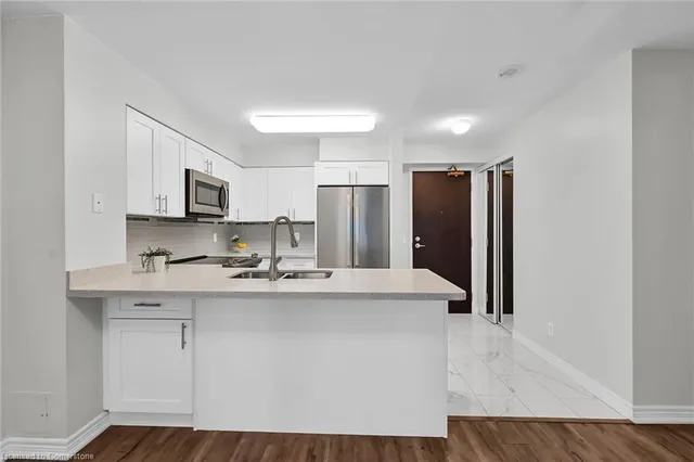 Additional image 20 of 30 Grand Trunk Cres Unit 709