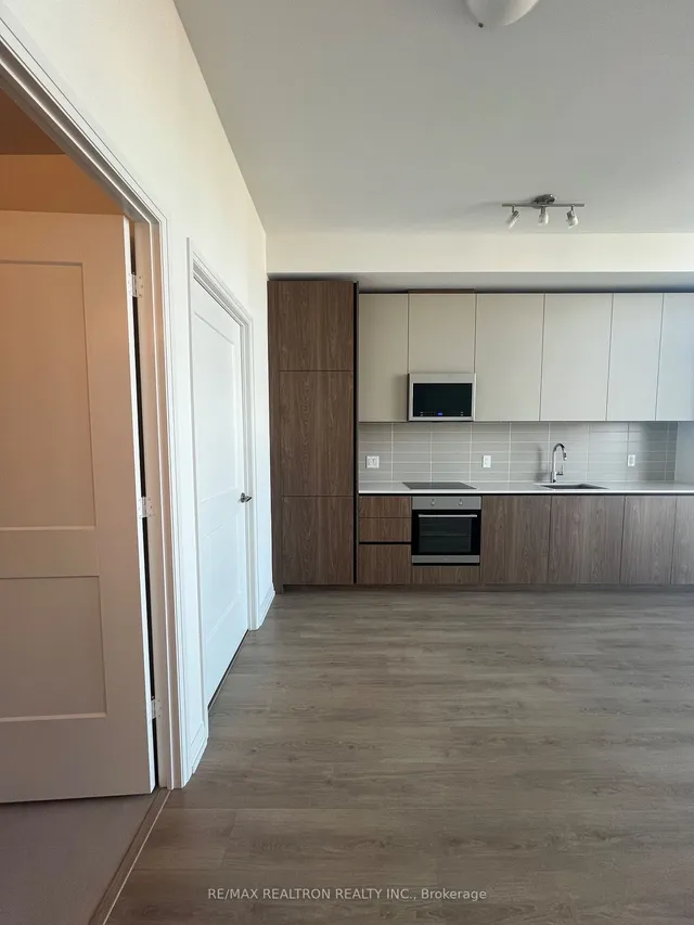 Additional image 15 of 28 Widmer St Unit GPH26