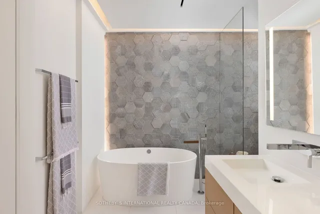 Additional image 23 of 90 Sumach St Unit 702