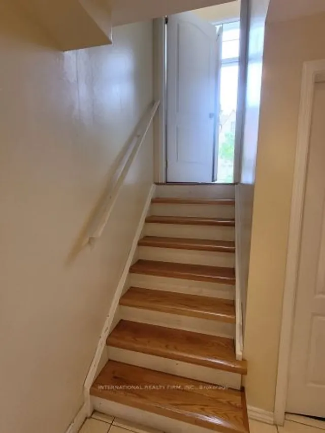 Additional image 27 of 23 Hackett Ave