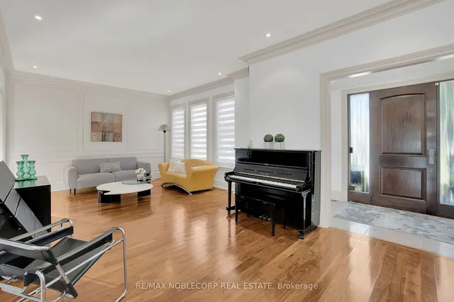 Additional image 40 of 35 Yorkdale Cres