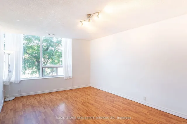 Additional image 5 of 2963 Dundas St