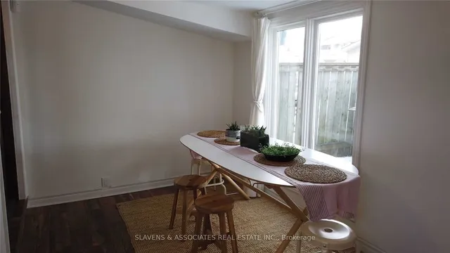 Additional image 5 of 2398 Gerrard St