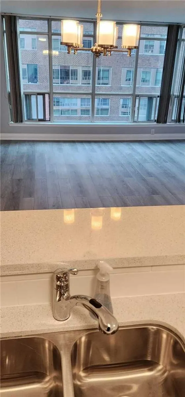 Additional image 6 of 942 Yonge St Unit 703