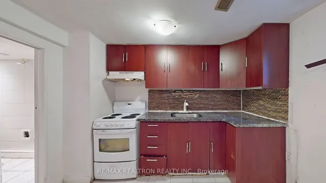 Additional image 25 of 21 Avening Dr