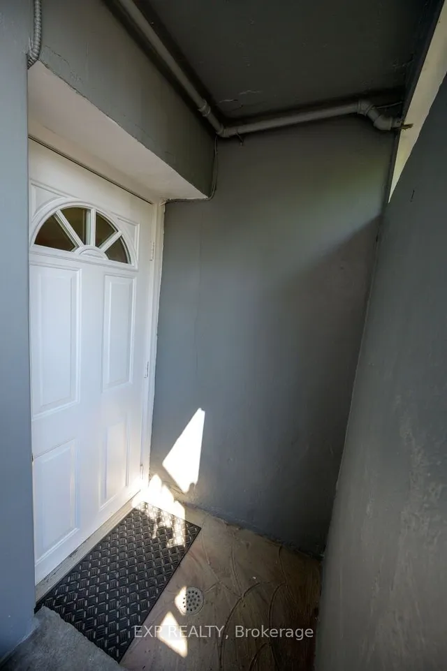 Additional image 38 of 102 Manning Ave