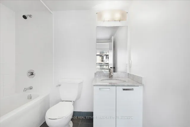 Additional image 13 of 36 Lisgar St Unit 2017 W