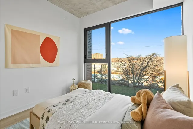 Additional image 9 of 2625 Dundas St Unit 405