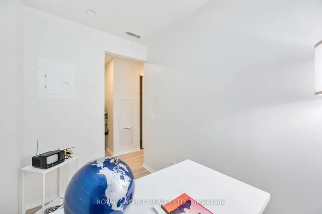 Additional image 7 of 197 Yonge St Unit 1411