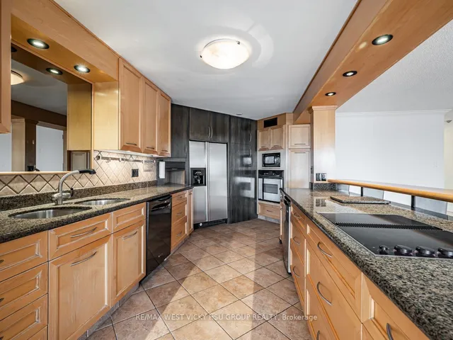 Additional image 9 of 130 Carlton St Unit 1505