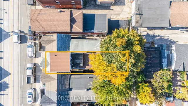 Additional image 32 of 1244 College St