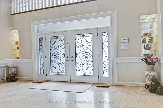 Additional image 24 of 1 Versailles Crt