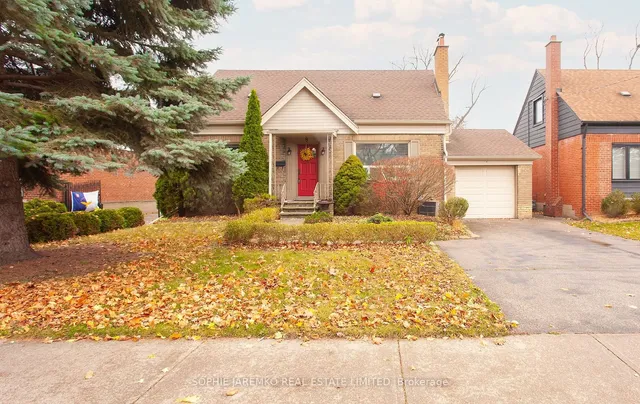 8 Ashbourne Dr
