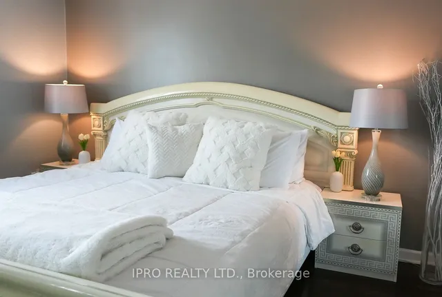 Additional image 17 of 11 Unser Gate