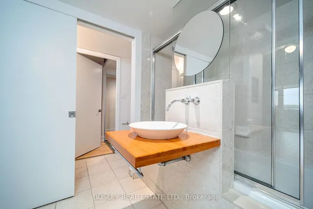 Additional image 25 of 550 Queens Quay Unit 318