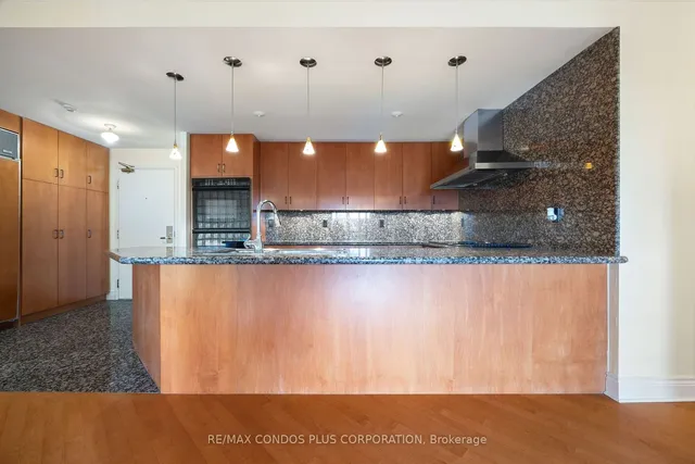 Additional image 8 of 889 Bay St Unit 1610