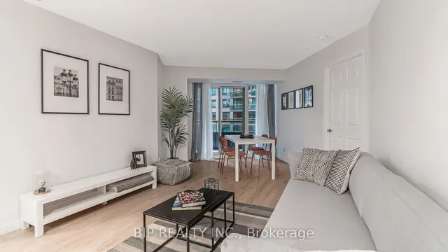 Additional image 16 of 30 Grand Trunk Cres Unit 315