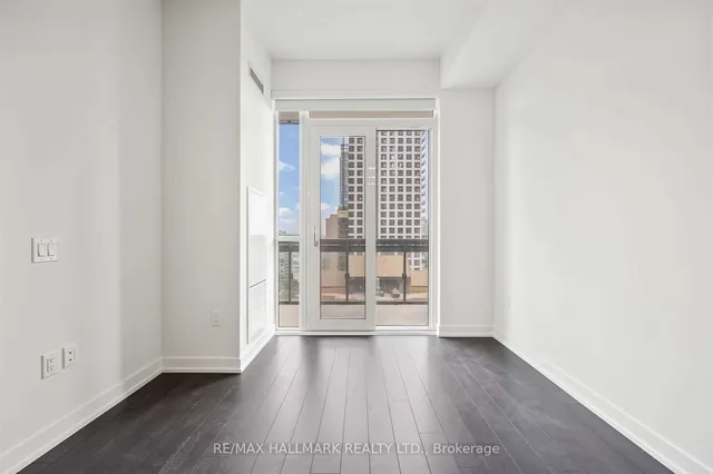 Additional image 9 of 39 Roehampton Ave Unit 1210