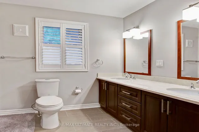 Additional image 8 of 1 Versailles Crt