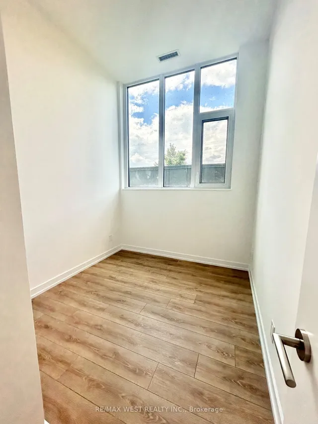 Additional image 11 of 500 Dupont St Unit 216