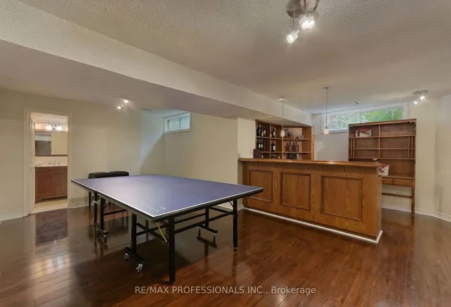 Additional image 32 of 47 Laurel Ave