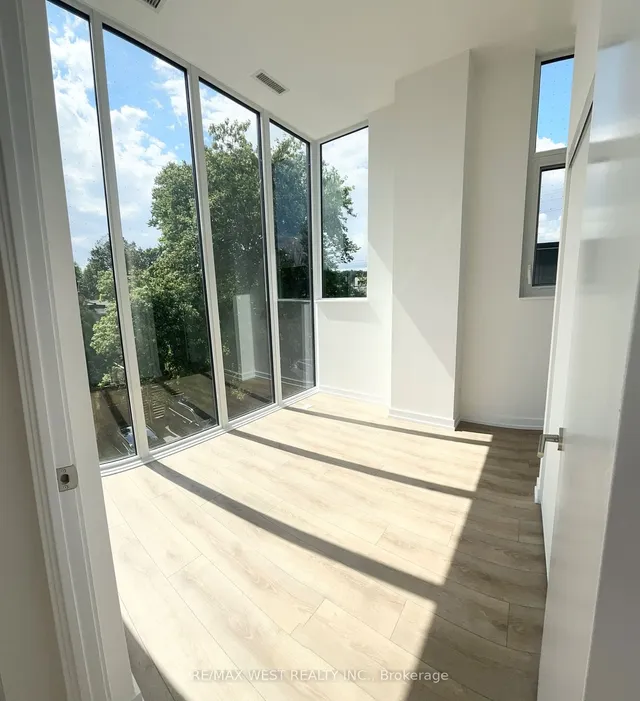 Additional image 16 of 500 Dupont St Unit 216