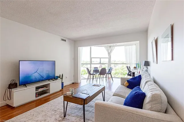 Additional image 15 of 725 King St Unit 901