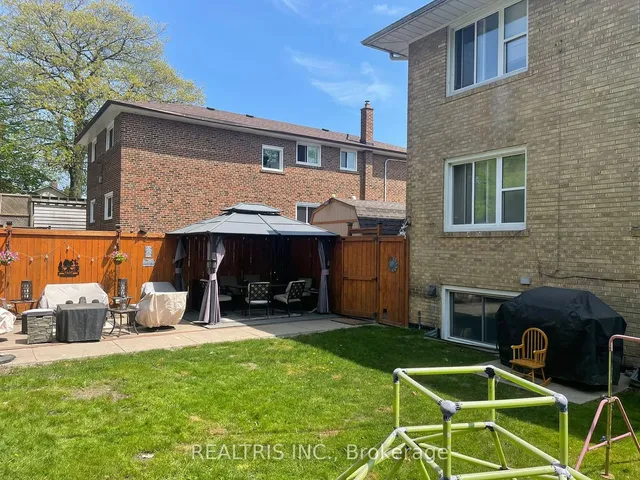 Additional image 27 of 18 Muskoka Ave