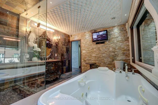 Additional image 20 of 300 Hendon Ave