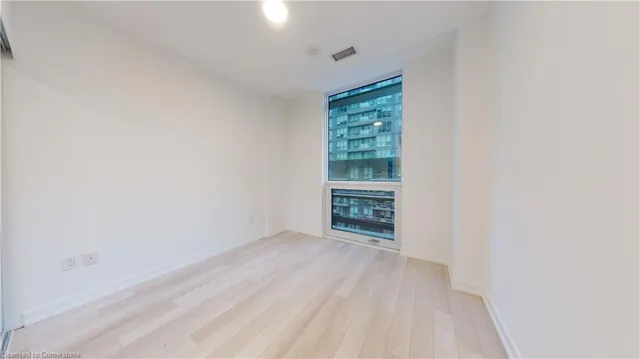 Additional image 23 of 39 Roehampton Ave Unit 411