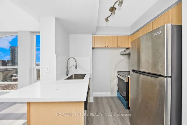 Additional image 10 of 763 BAY St Unit 4211