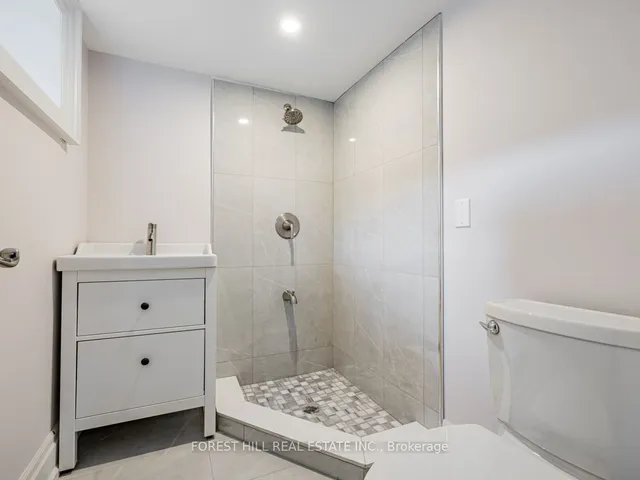 Additional image 37 of 15 Strathallan Blvd